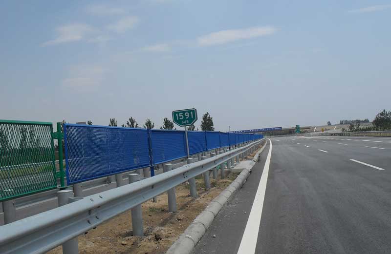 高速公路护栏板该如何选择